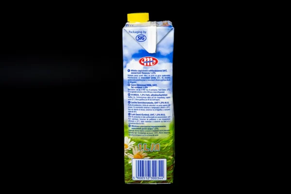 Le Lait UHT en bouteille de 1 litre, 1,5% de matière grasse. Pour une consommation directe ou en complément des soupes au lait, puddings, gâteaux, crêpes, café, thé, crêpes