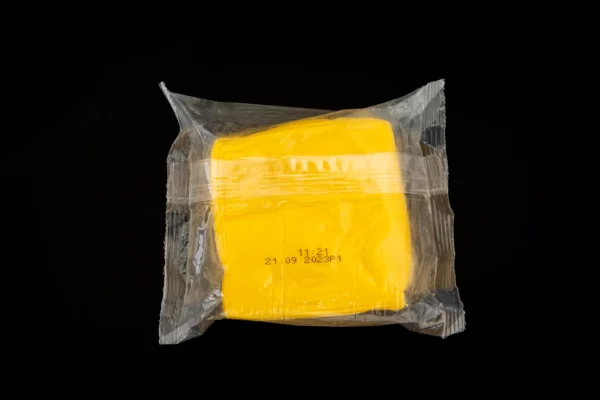 Cheddar en tranches BURGER 344g. Parfait pour les hamburgers, les pizzas, les casseroles et les plateaux de fromages. Sous l'influence de la température, il fond tout en restant crémeux et excellent en goût.